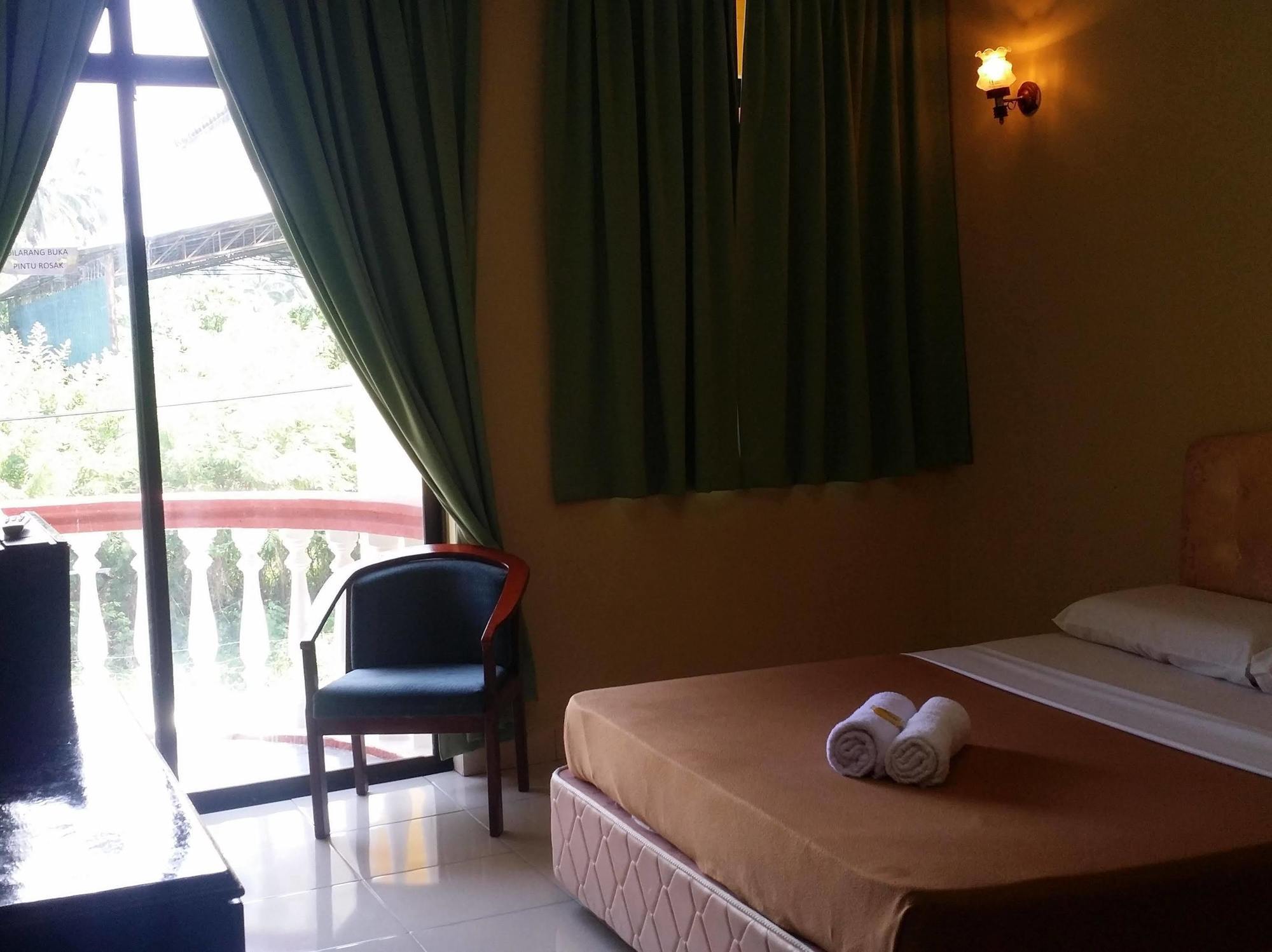 Hji Residensi Hotel Kuah Exterior photo