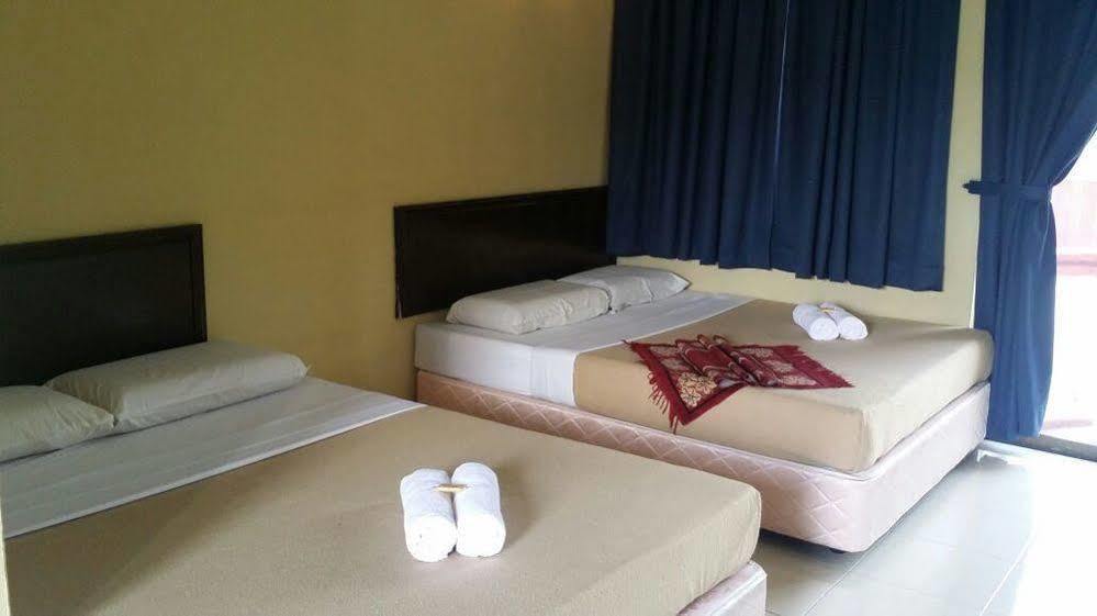 Hji Residensi Hotel Kuah Exterior photo