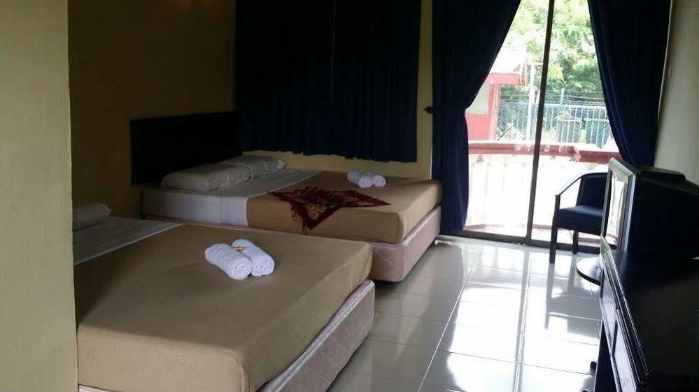 Hji Residensi Hotel Kuah Exterior photo