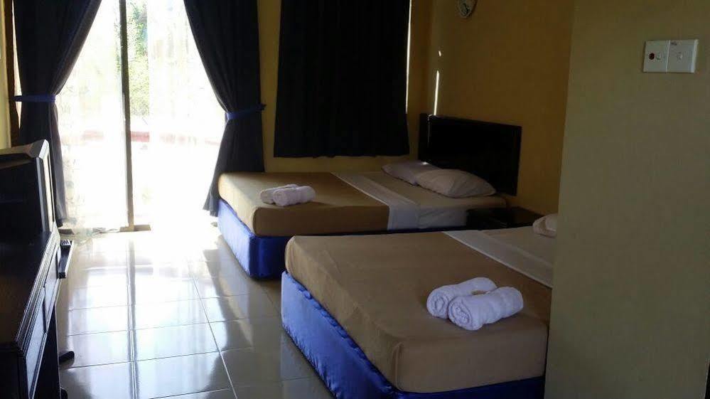 Hji Residensi Hotel Kuah Exterior photo