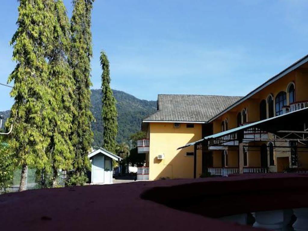 Hji Residensi Hotel Kuah Exterior photo